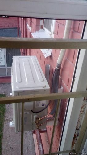 Монтаж наружного блока кондиционера с балкона 78
